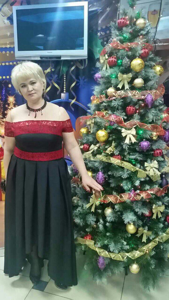 Новогоднее платье с гипюром!